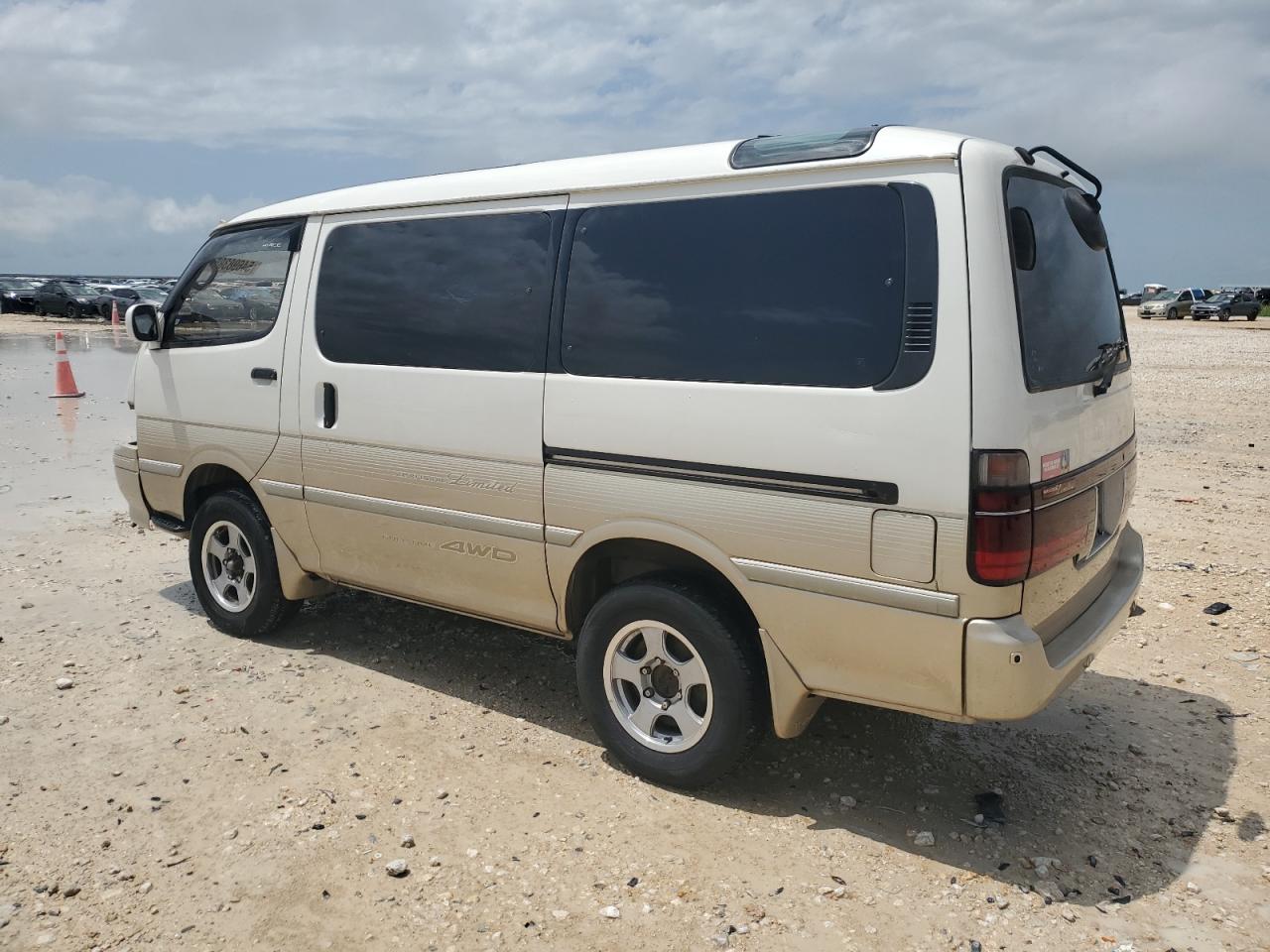 TOYOTA HIACE