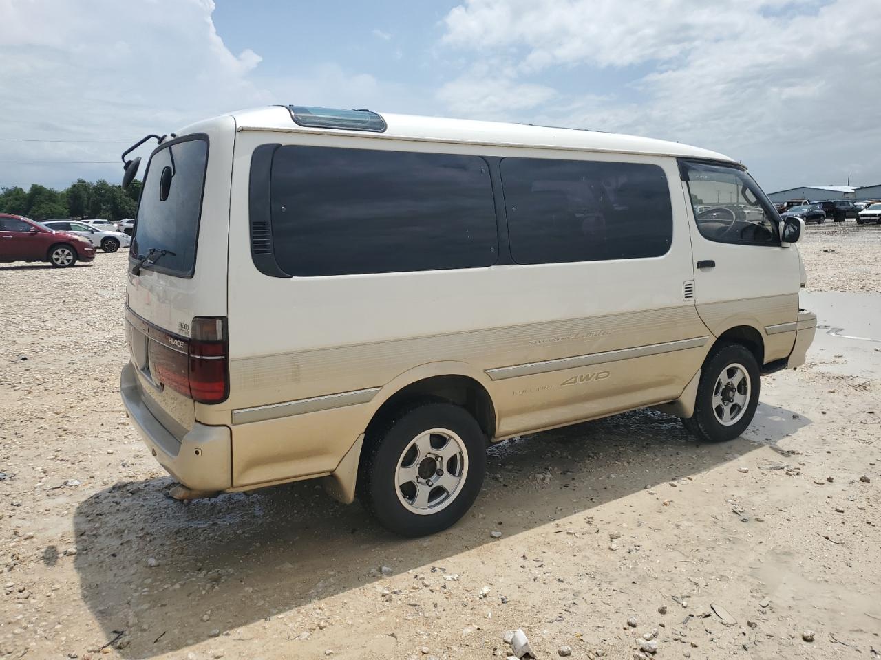 TOYOTA HIACE