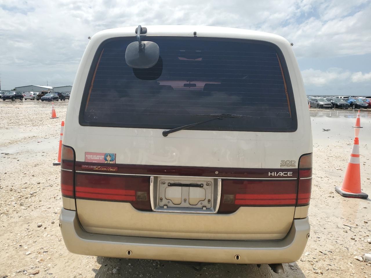 TOYOTA HIACE