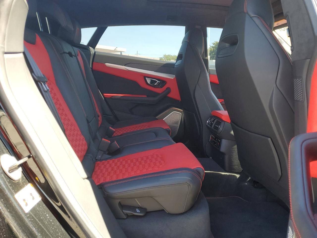 2019 LAMBORGHINI URUS