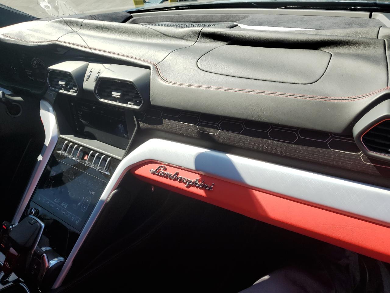 2019 LAMBORGHINI URUS